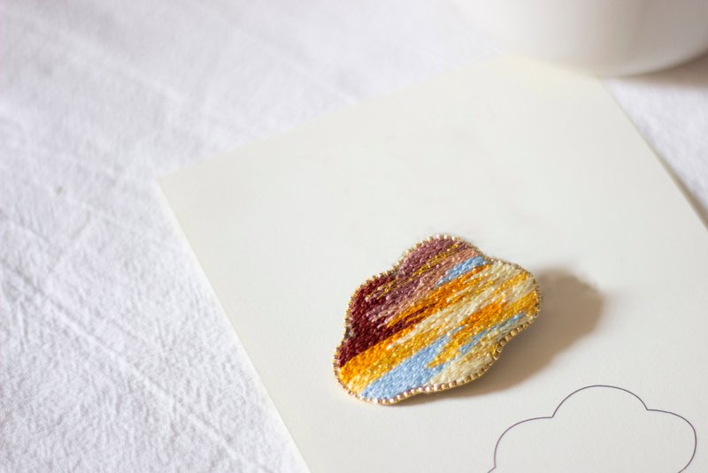 手工刺繡/胸針/暮色/法式鉤針刺繡 - 徽章/別針 - 繡線 