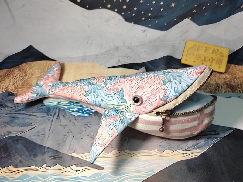 海洋生物袋物系列-日本製限量薄棉布粉花葉鯨魚筆袋-鯨魚筆盒 - 筆盒/筆袋 - 棉．麻 