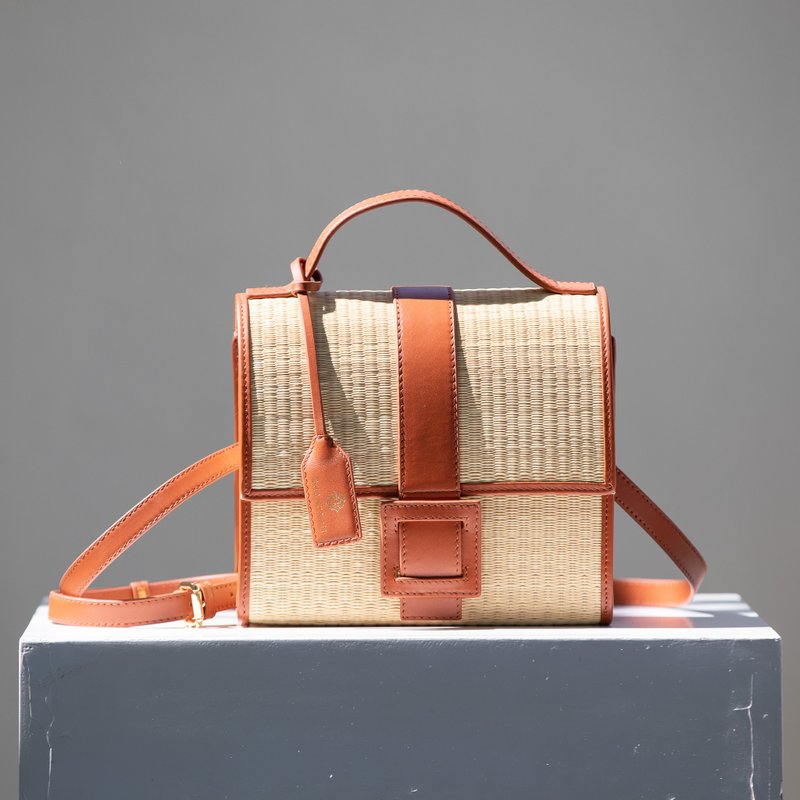 Chaksarn Candy Bag in Natural Brown from Woven Sedge - 手提包/手提袋 - 真皮 咖啡色