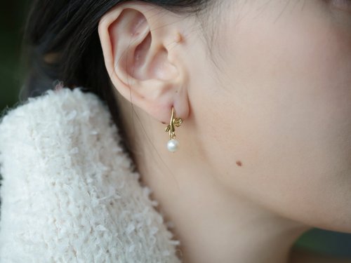 JieJie Jewelry 黃銅小花珍珠耳環│天然珍珠
