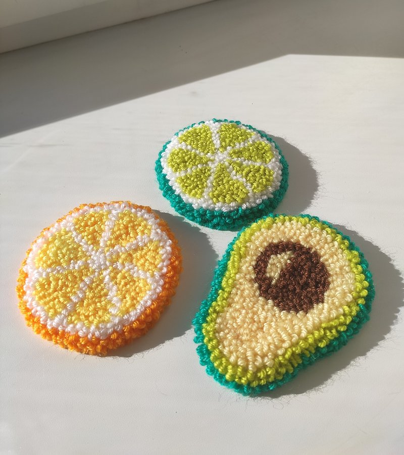 Punch Needle Coasters with fruit design - 餐桌布/桌巾/餐墊 - 其他人造纖維 多色
