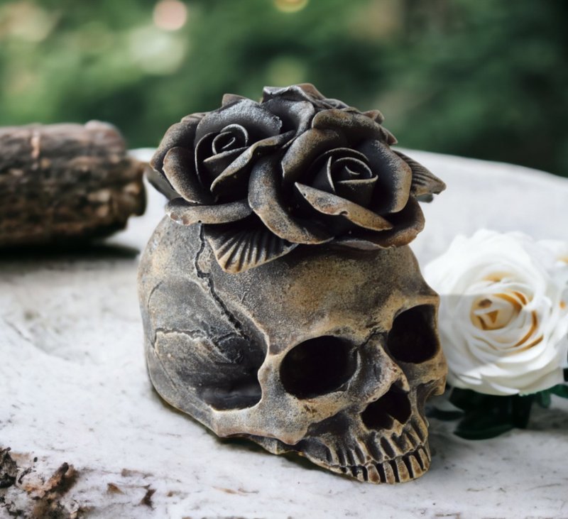 Gothic Human skull with flowers decoration Realistic Replica Handmade - 玩偶/公仔 - 陶 灰色