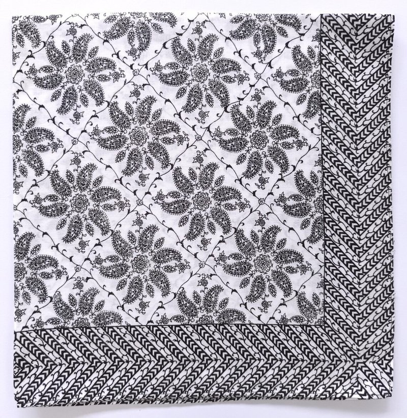 Paisley White Bandana, 23 x 22 inches, 100% Cotton, Holiday Gifts - 絲巾 - 棉．麻 黑色