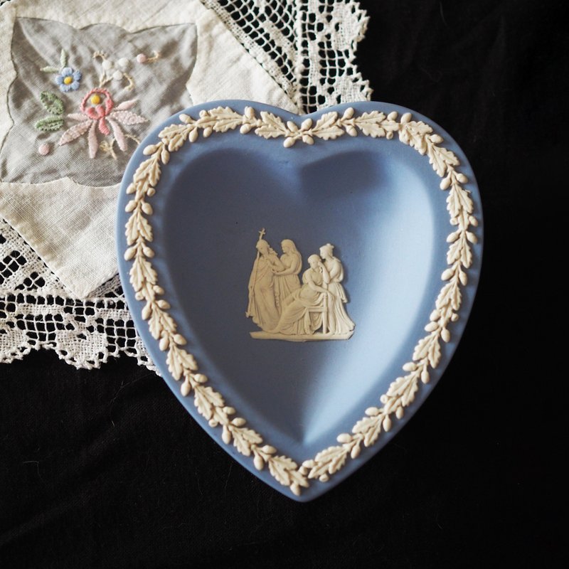 英國古董 Wedgwood 藍色 浮雕碧玉瓷 心形碟 - 擺飾/家飾品 - 陶 藍色