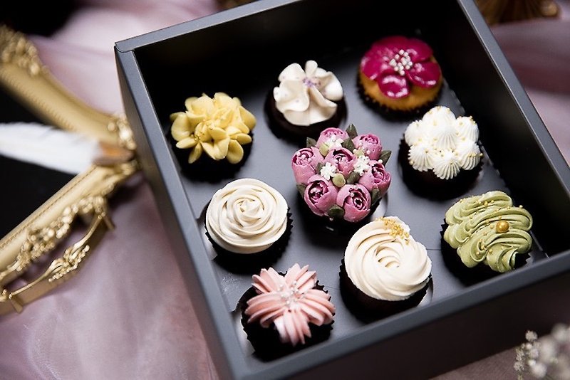 [Free shipping throughout the museum] Flowers and the full moon - 9 pieces of classic mini cupcake gift box / 24hr fast shipping / free shipping