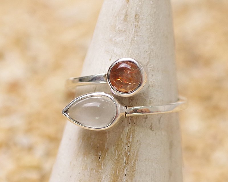 Sun and Moon Ring Sunstone and Moonstone Silver Ring - แหวนทั่วไป - หิน สีส้ม