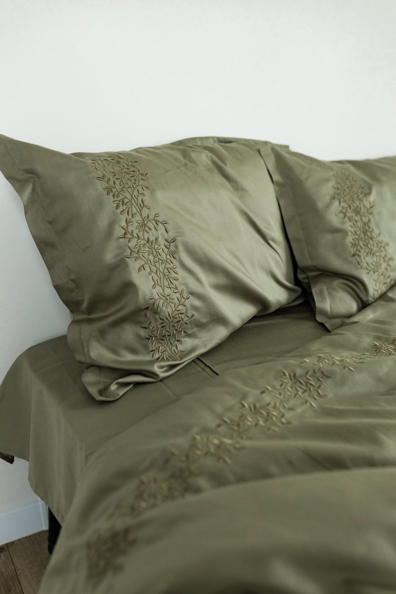 Moss Pillowcase with Branches Embroidery, 100% Cotton Sateen, Envelope closure - 寢具/床包 - 棉．麻 卡其色