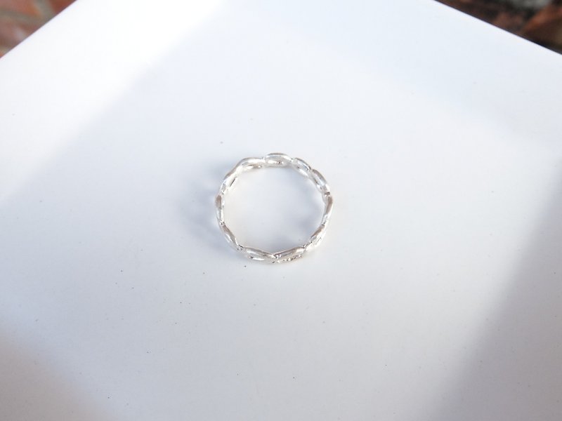 Small circle sterling silver ring - แหวนทั่วไป - โลหะ สีเงิน
