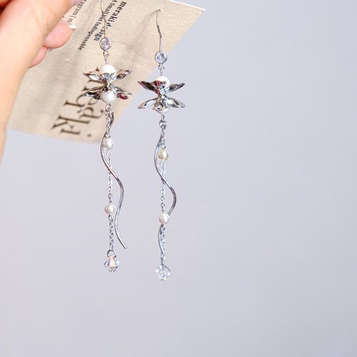 meraki design Lydia | 立體花型 旋轉波浪Swarovski 水晶珍珠鏈條垂墜耳環