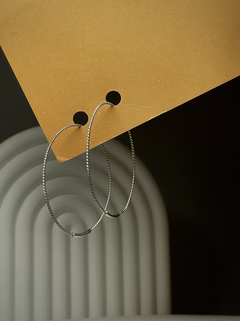 Simple Dainty Thin Wire Hoop Earrings This Hoops Earring is minimal, might look - Earrings & Clip-ons - Sterling Silver Silver