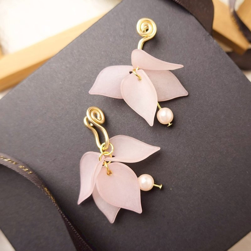 霧瓣輕舞 無痛耳夾 / 粉 - 耳環/耳夾/耳骨夾 - 其他金屬 