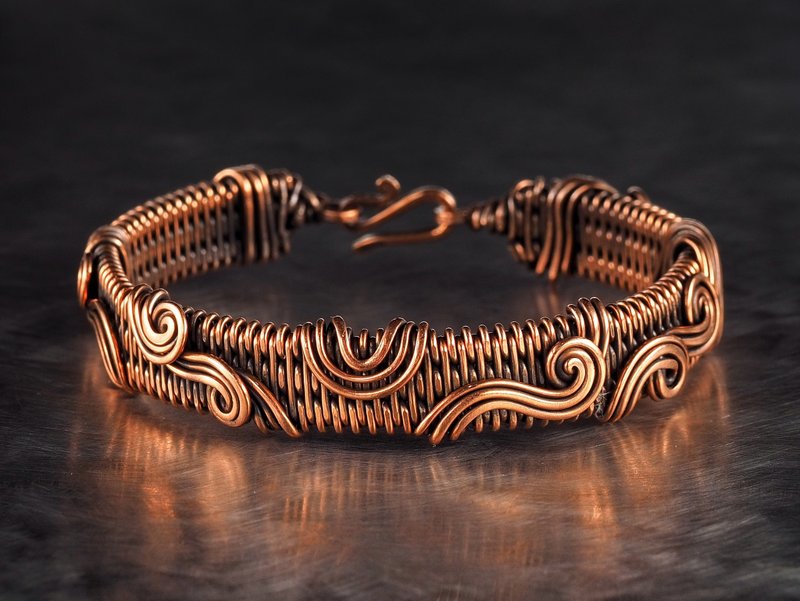 Pure copper bracelet for her Unique wire wrapped metal bangle Handmade jewelry - สร้อยข้อมือ - ทองแดงทองเหลือง สีทอง