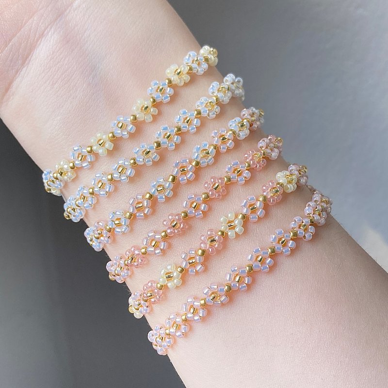 Beaded Flower Bracelet Gold Collection (13-21cm) - 手鍊/手環 - 其他材質 多色