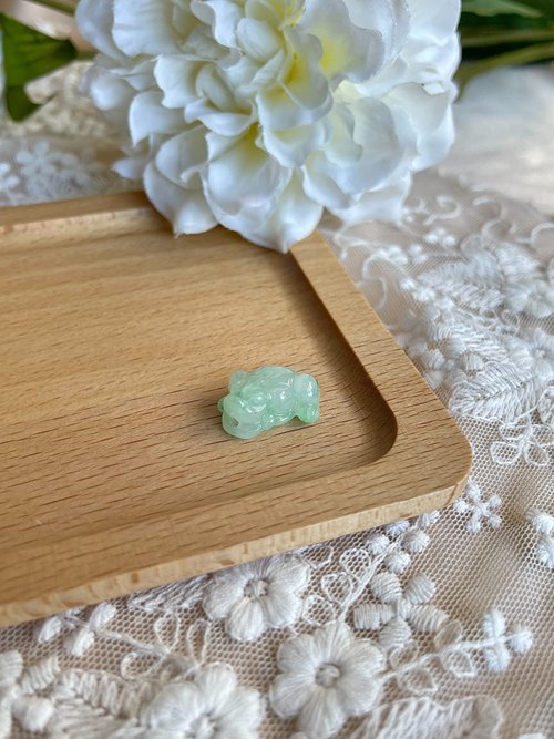 翡翠設計館 / 賞翠•玩翠 EXE Jewelry 果綠三腳蟾蜍 |天然緬甸翡翠