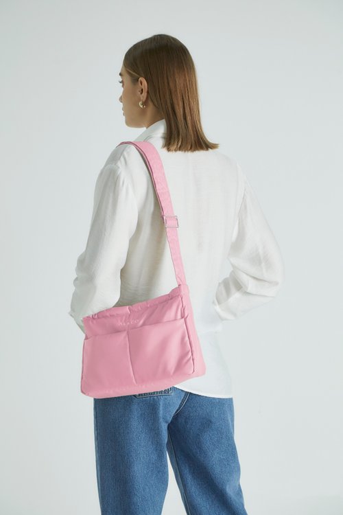 COS ピンク ナイロン ショルダーバッグ COS ピンク ナイロン ショルダーバッグ