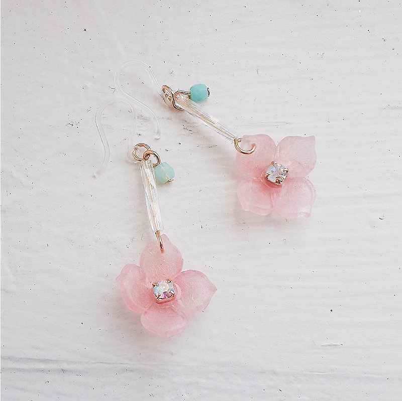 momolico 繡球花耳環 簡單 粉紅 水鑽蕊 可改夾式 - 耳環/耳夾 - 其他材質 粉紅色