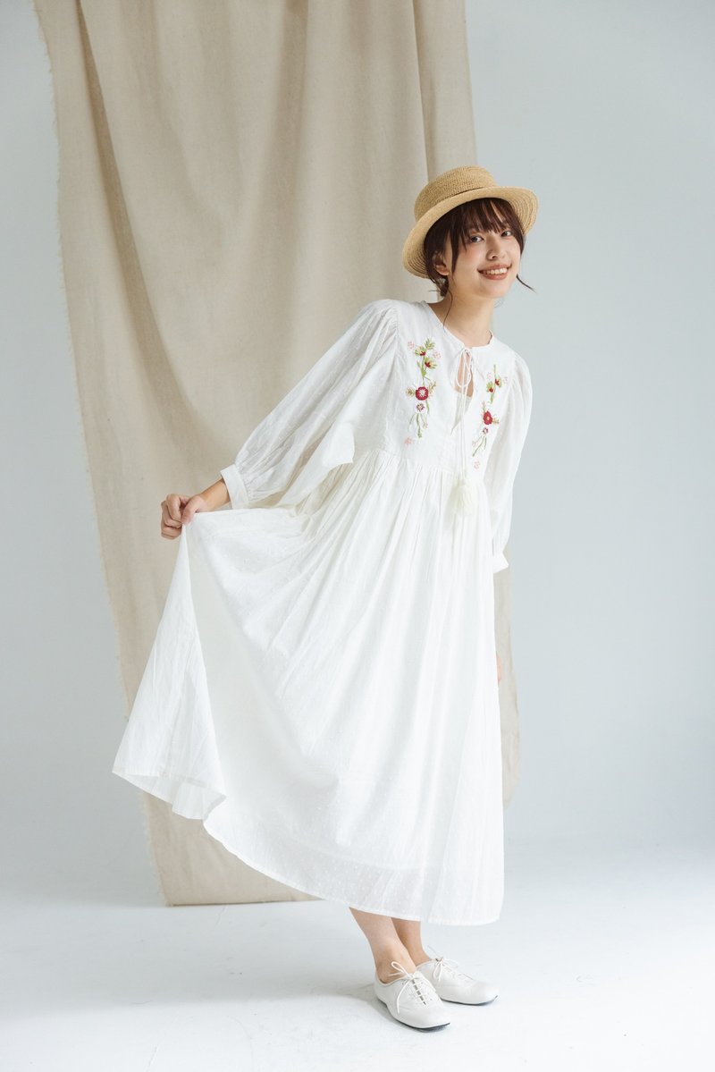 Long sleeve embroidered dress_white (with lining) - ชุดเดรส - ผ้าฝ้าย/ผ้าลินิน ขาว