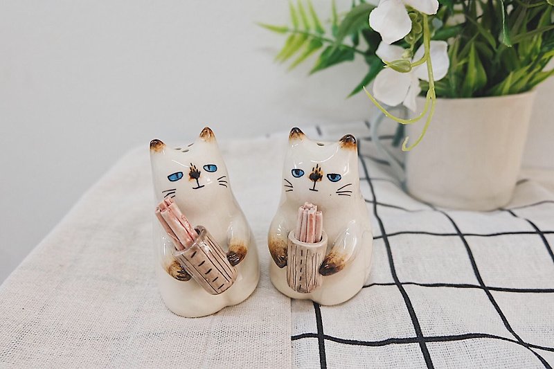 Salt and pepper shaker in Thai cat shape - Food Storage - Pottery White