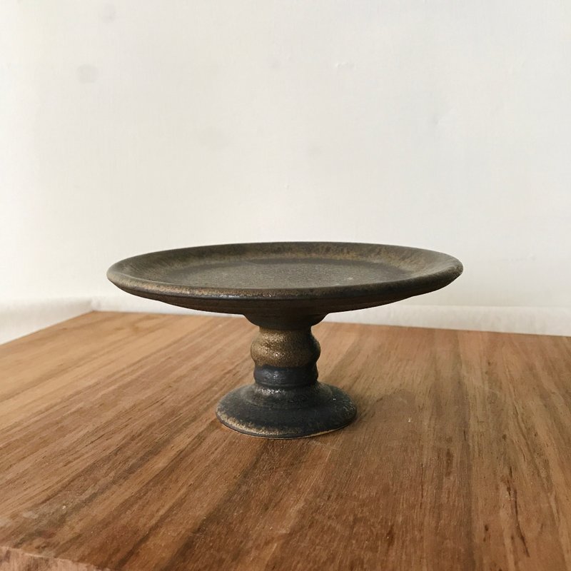Déjà vu ceramics 陶瓷霧金六瓣高腳盤/裝飾性 非食器 - 擺飾/家飾品 - 陶 金色