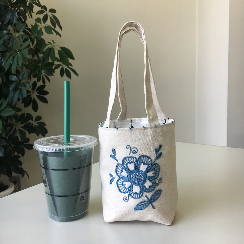 Cafe bag one flower - Handbags & Totes - Cotton & Hemp White