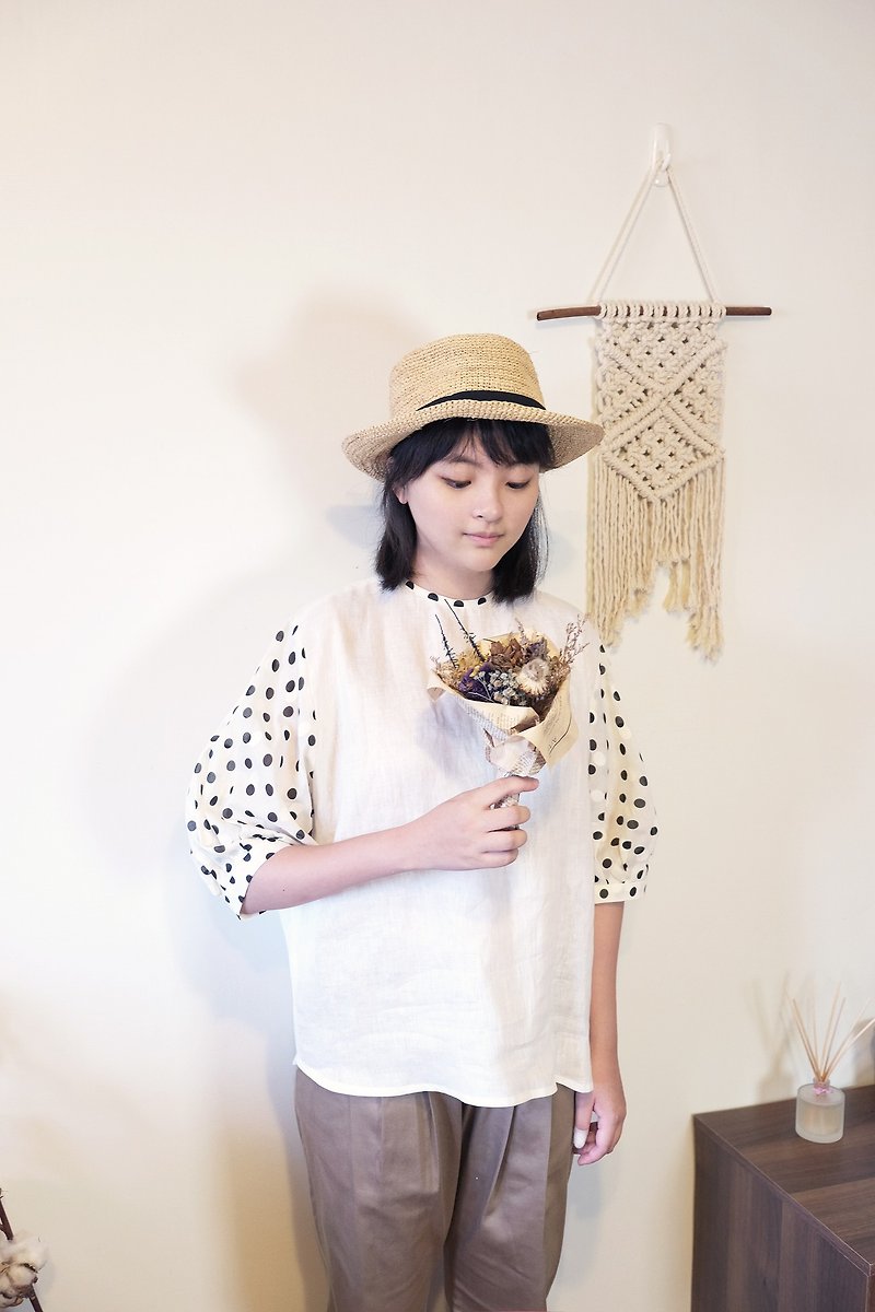 [Spot M] Neck edging five-point puff sleeve top / beige cotton and Linen polka dots