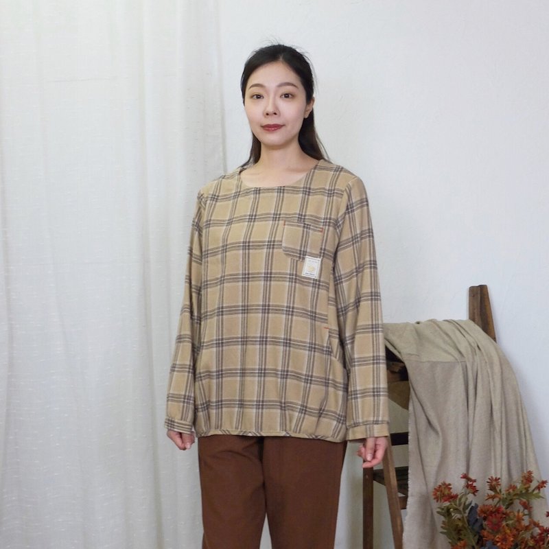 Hana Mokuba curved pocket crew neck casual plaid top - Women's Tops - Cotton & Hemp 