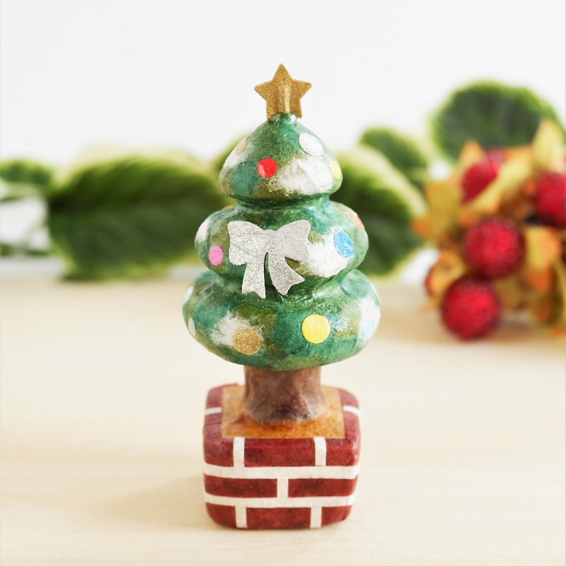 Figurine Christmas tree colored with Japanese paper