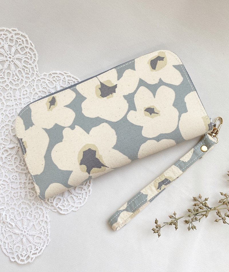 [Handmade by Good Day] Nordic style flower clutch bag/multi-layer long clip made of cloth/hand strap included/gift - Wallets - Other Materials Multicolor