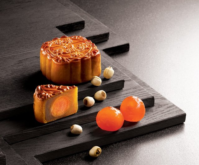 Kee Wah Bakery-Double Yolk White Lotus Seed Paste Gift Box
