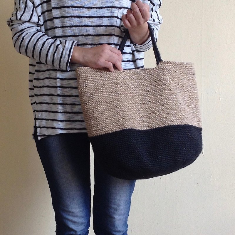 Xiao fabric - Spring Tour - simple color twine weave big bag / shopping bag - กระเป๋าถือ - ผ้าฝ้าย/ผ้าลินิน สีดำ