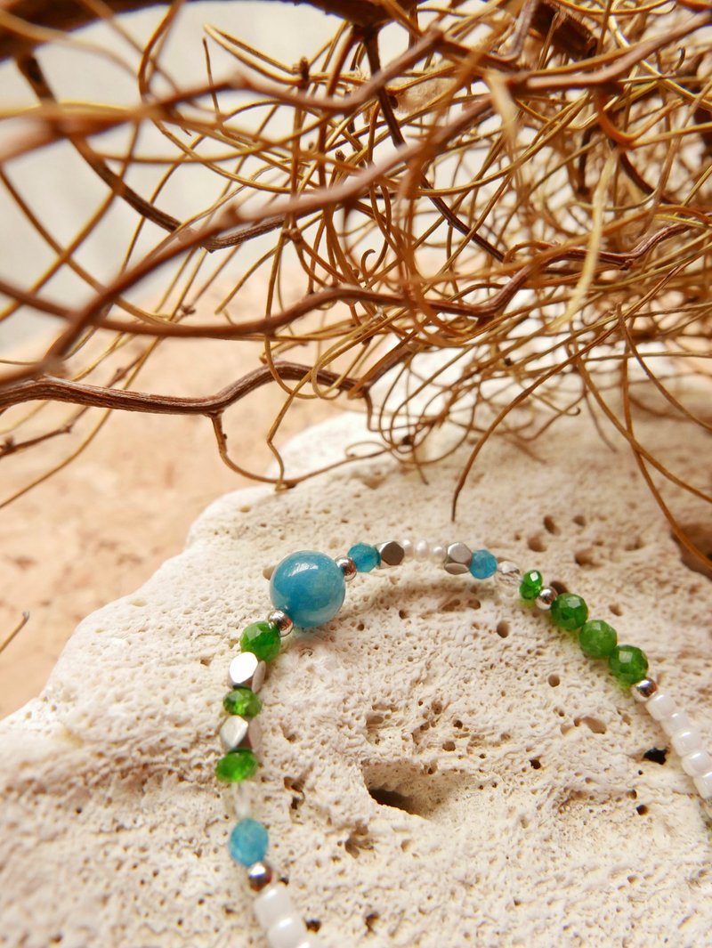 Natural stone bracelet/blue apatite/diopside - Bracelets - Stone Multicolor