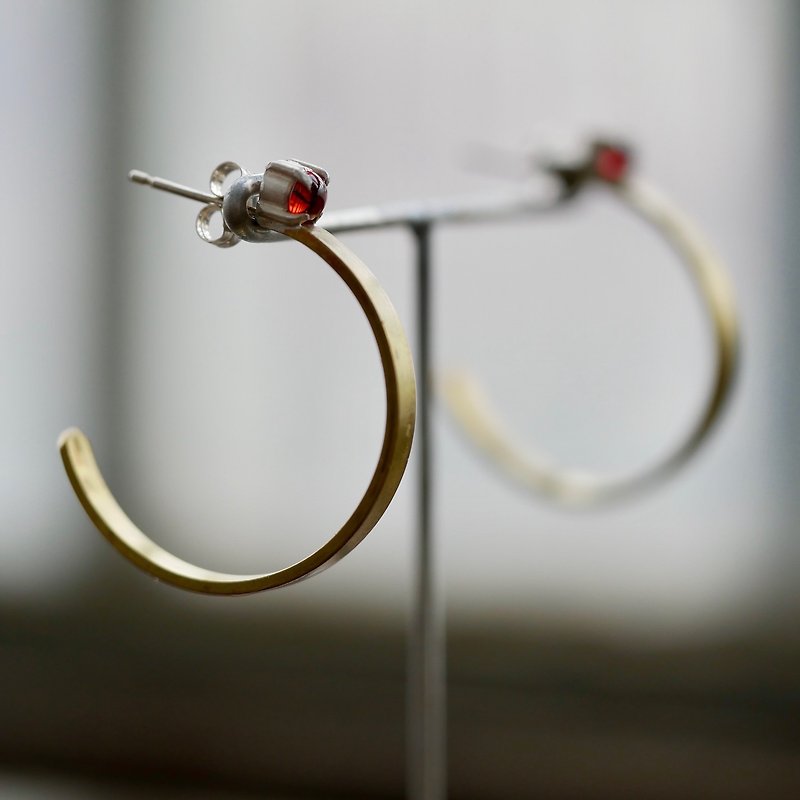 Brass×Sterling Silver Hoop Earrings  M　Garnet - Earrings & Clip-ons - Copper & Brass Red