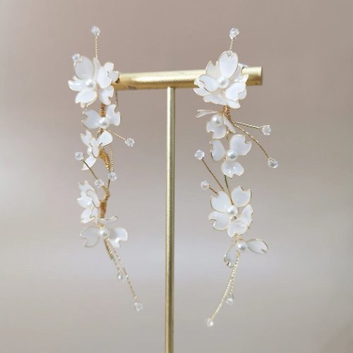 Hitoku 櫻花樹下 短版 | 耳鈎 | 手作婚禮樹脂水晶花飾品