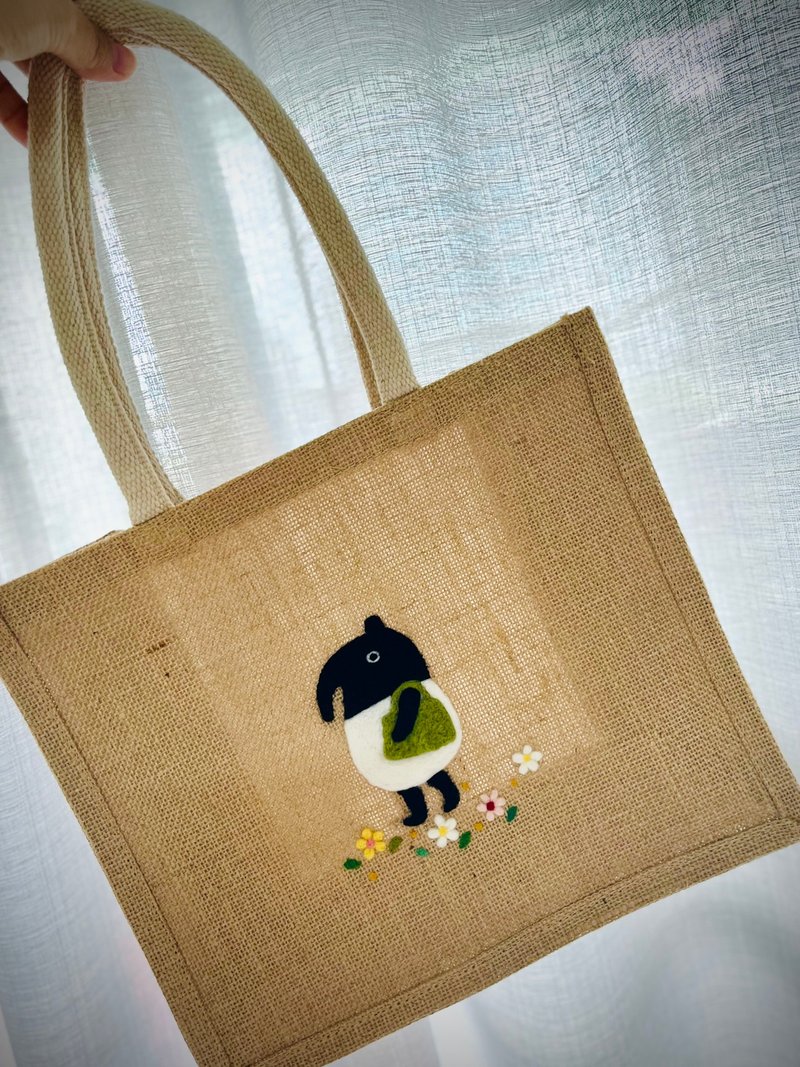 Malayan tapir wool felt bag handmade wool felt embroidered bag Linen eco-friendly bag - กระเป๋าถือ - ขนแกะ 