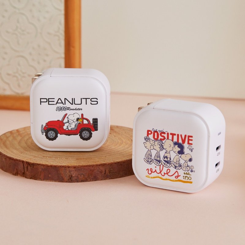 SNOOPY Off-Road Vehicle GaN 45W Type-C Dual Port Charger - แกดเจ็ต - พลาสติก หลากหลายสี