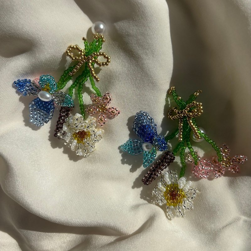 Handwoven Bouquet Beaded Earring - ต่างหู - แก้ว หลากหลายสี
