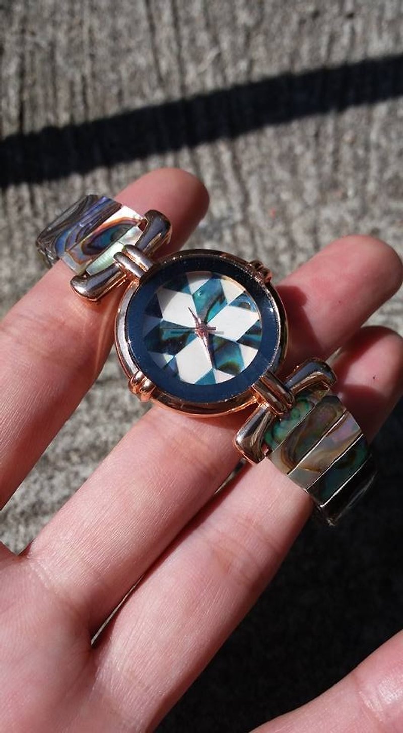 【Lost And Find】Natural  abalone mother of pearl watch - นาฬิกาผู้หญิง - เครื่องเพชรพลอย หลากหลายสี