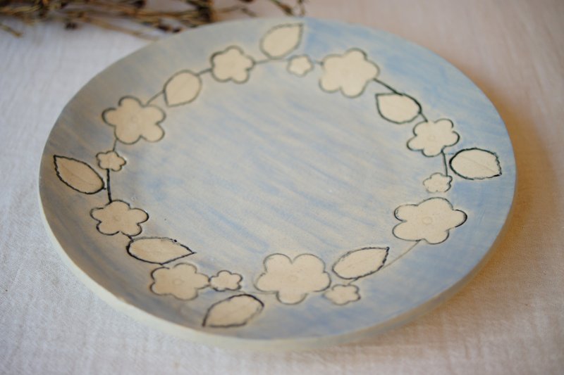 手作粉引花皿 藍楹18.5cm 餐盤 花盤 圓盤 - 盤子/餐盤/盤架 - 陶 咖啡色