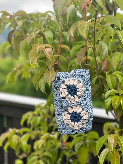 chill.crochet.life 粉藍系草編包 祖母格編織手機包 可客制背帶顏色