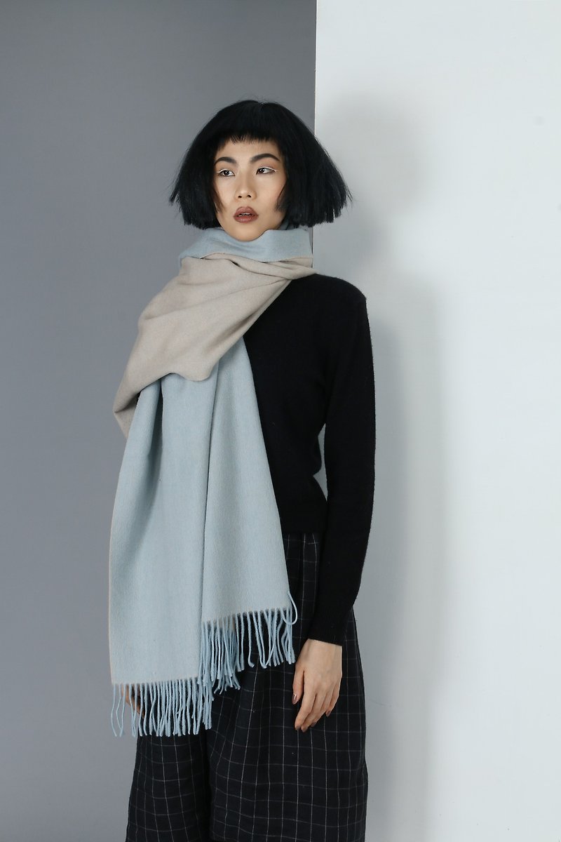 【現貨】素色雙面圍巾羊毛披肩 保暖加厚（水藍+淺米） - 絲巾 - 羊毛 藍色