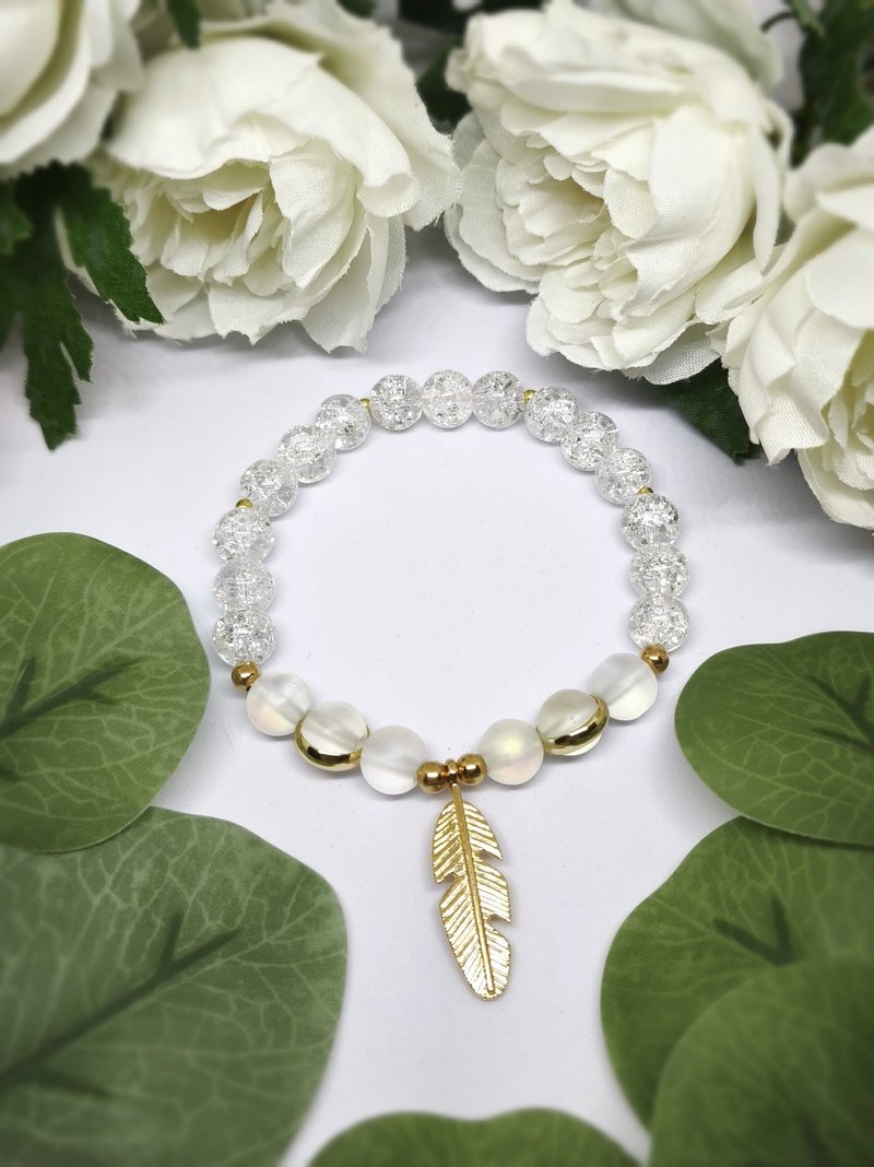 Transparent glass bead bracelet with feather - 手鍊/手環 - 玻璃 透明