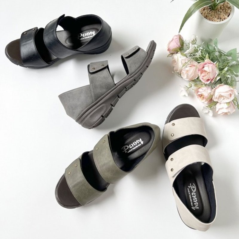 The tape fits your feet perfectly♪ Sandals with cute heels and rivets 6841 - Women's Casual Shoes - Other Materials 