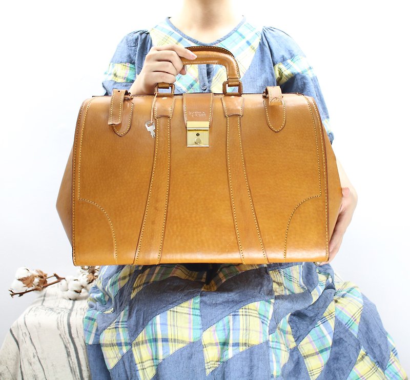 Back to Green::Bruno Conti Large Stereo Hardshell Doctor Bag // vintage Bag - Handbags & Totes - Genuine Leather 