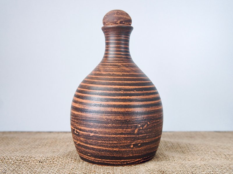 Pottery Bottle with Lid 1L Clay Drink Pitcher Farmhouse Decorative Tableware - แก้วไวน์ - ดินเผา สีนำ้ตาล