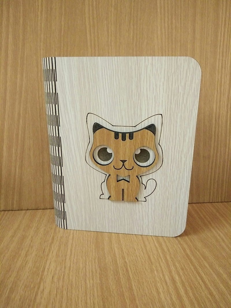 【客製化禮物】一體成型木雕筆記本(A4)─貓咪【木色圖案