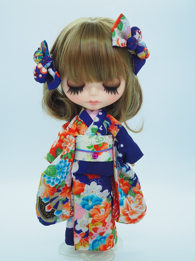 Doll-sized luxury kimono - 人形・フィギュア - シルク・絹 多色
