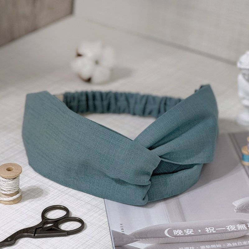 【巧妙藝手】雲水藍 手作交叉扭結髮帶 - 髮箍/髮帶 - 棉．麻 藍色