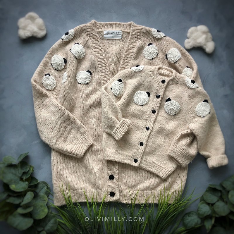 Sheeps Adult cardigan, hand knitted cardigan with embrodery - สเวตเตอร์ผู้หญิง - ขนแกะ สีทอง