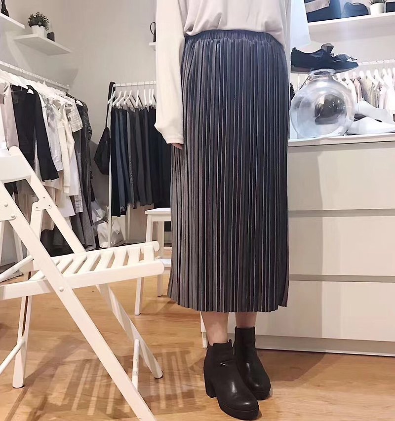 Dark gray love you poetic beautiful new look velvet folds half skirt elastic pleated mid-length skirt accordion folds minimalist elegance crinkle velvet velvet suede texture first-class | Fanta independent design women - กระโปรง - เส้นใยสังเคราะห์ สีเทา