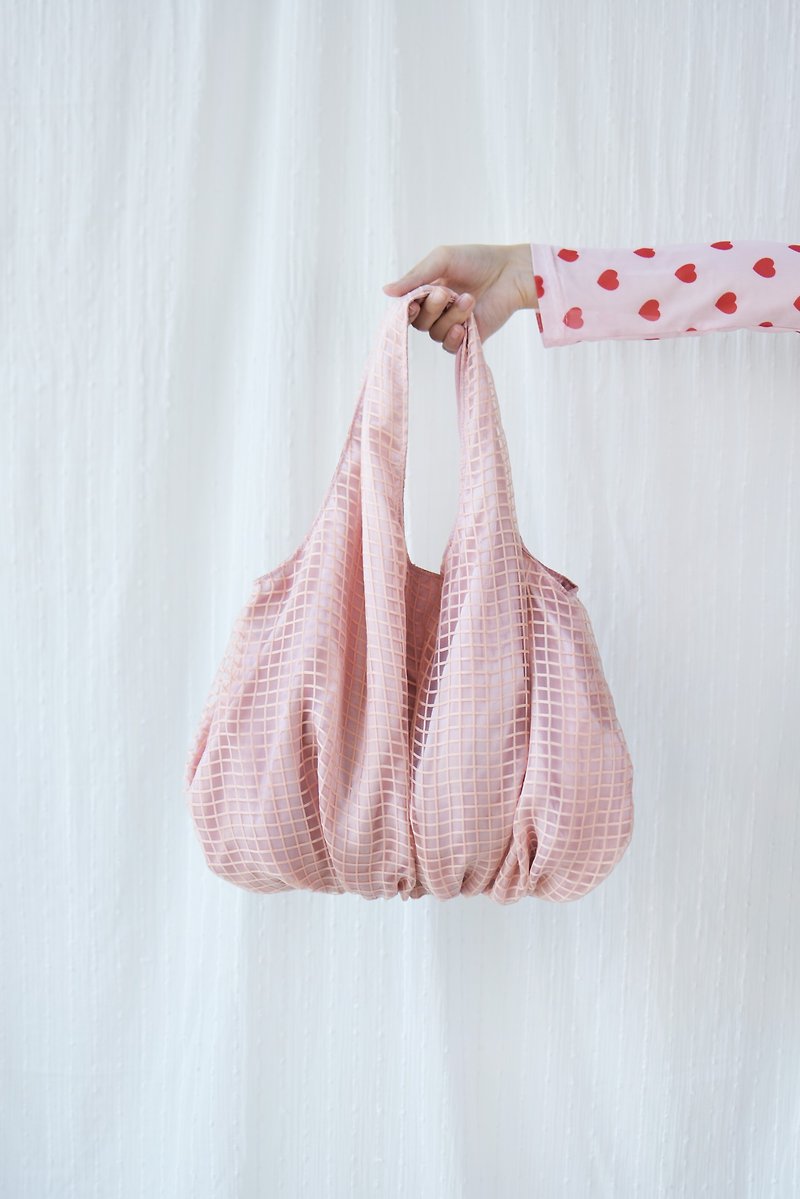 Pink Polly Satin Bag - กระเป๋าถือ - วัสดุอื่นๆ สึชมพู